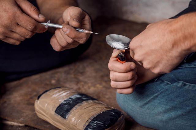 הדחת קטין לשימוש בסמים